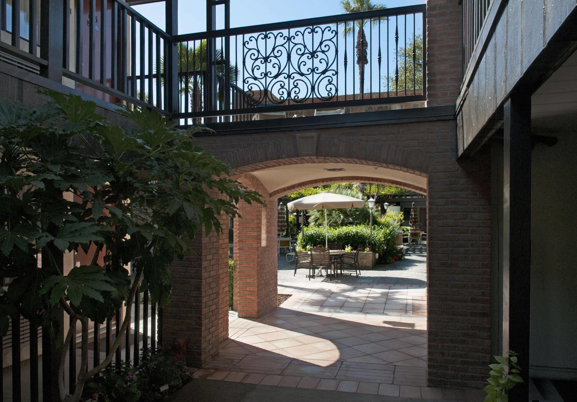 Roman Spa Resort Calistoga Exterior photo